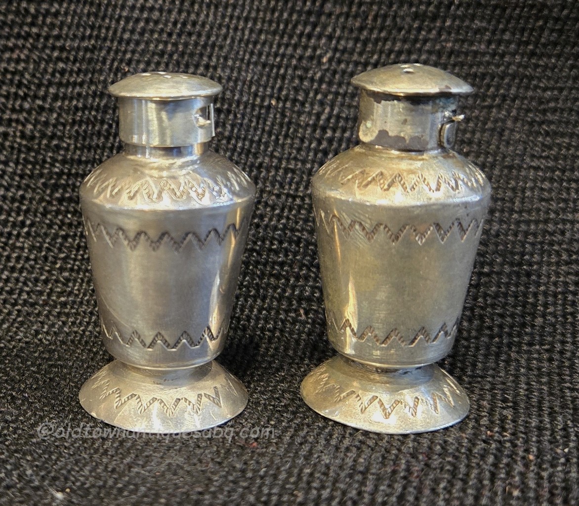 Salt & Pepper shakers, Navajo silver (1)